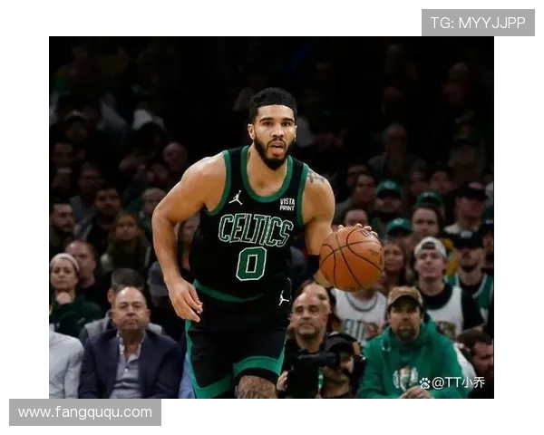 塔图姆精彩转身突破里夫斯轻松完成双手灌篮展现超强实力